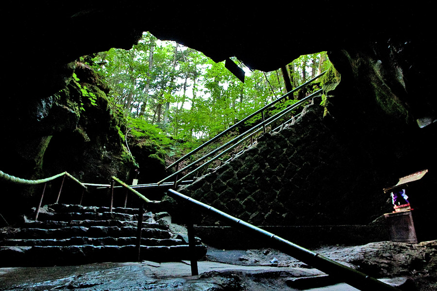 富岳風穴